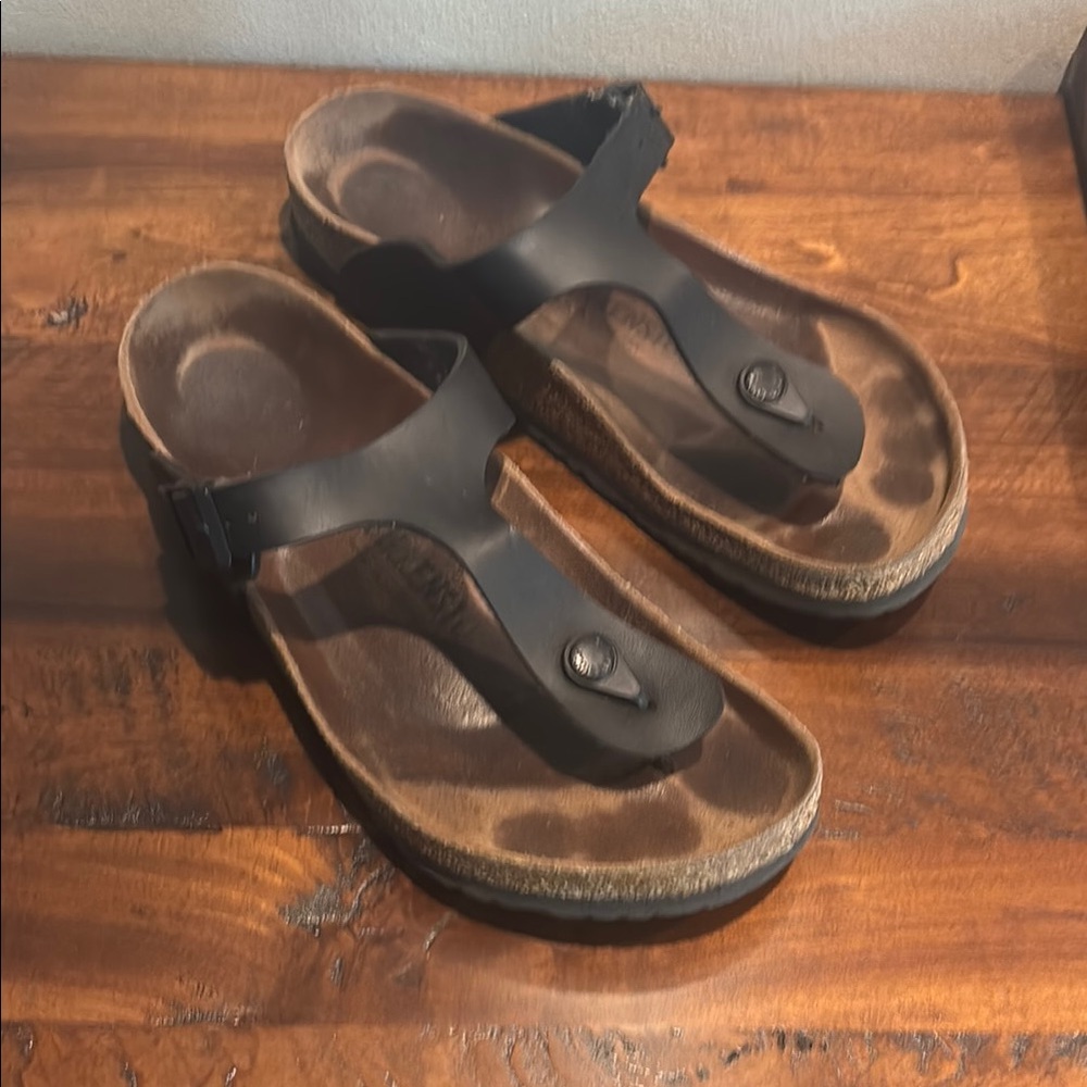 Black Leather Gizeh Birkenstocks